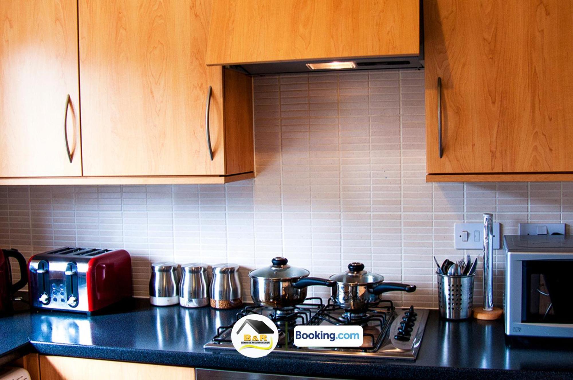3 Bedroom House By B And R Serviced Accommodation Amesbury With Super Fast Wi-Fi 145Mbps Экстерьер фото