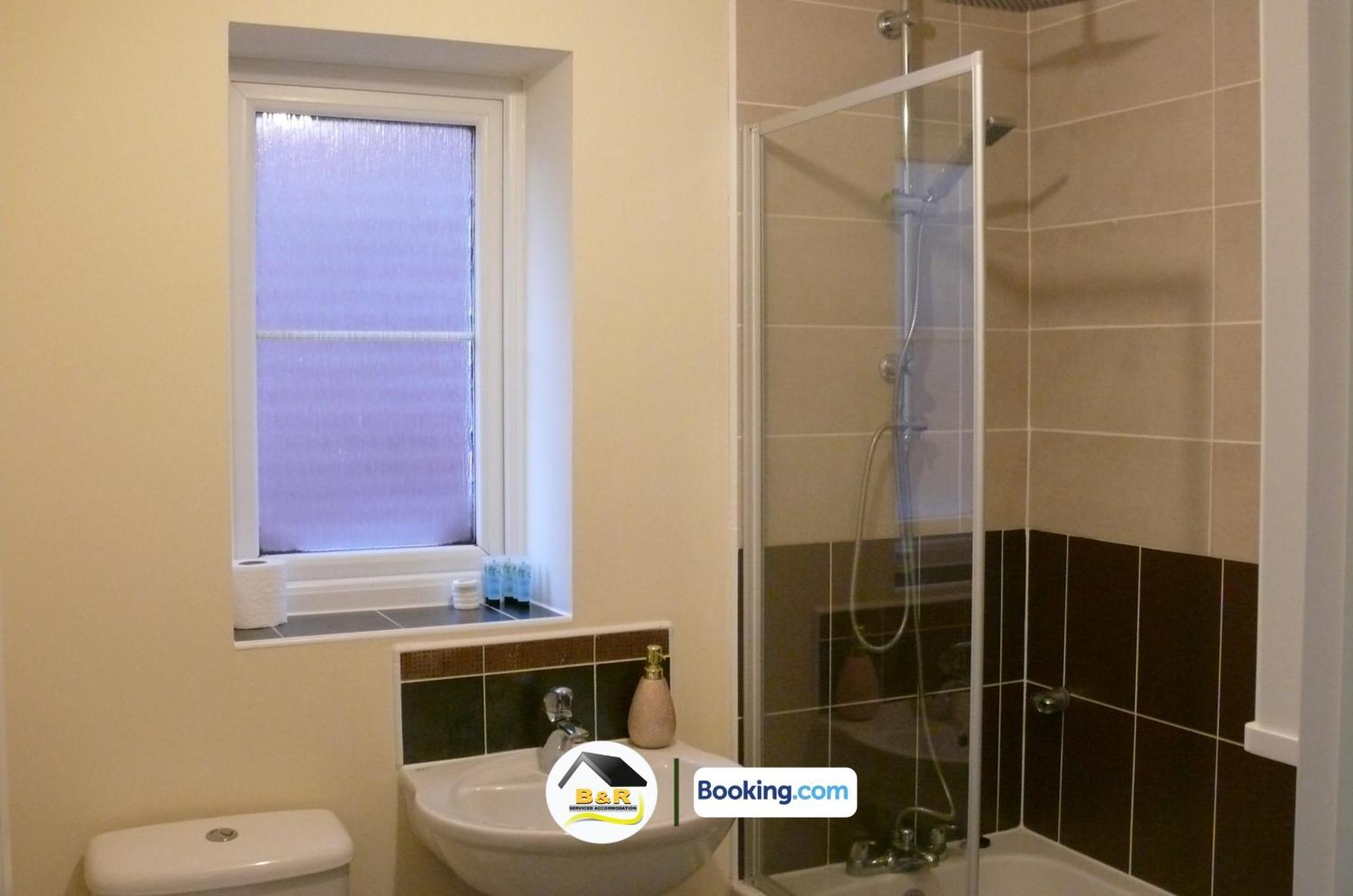3 Bedroom House By B And R Serviced Accommodation Amesbury With Super Fast Wi-Fi 145Mbps Экстерьер фото