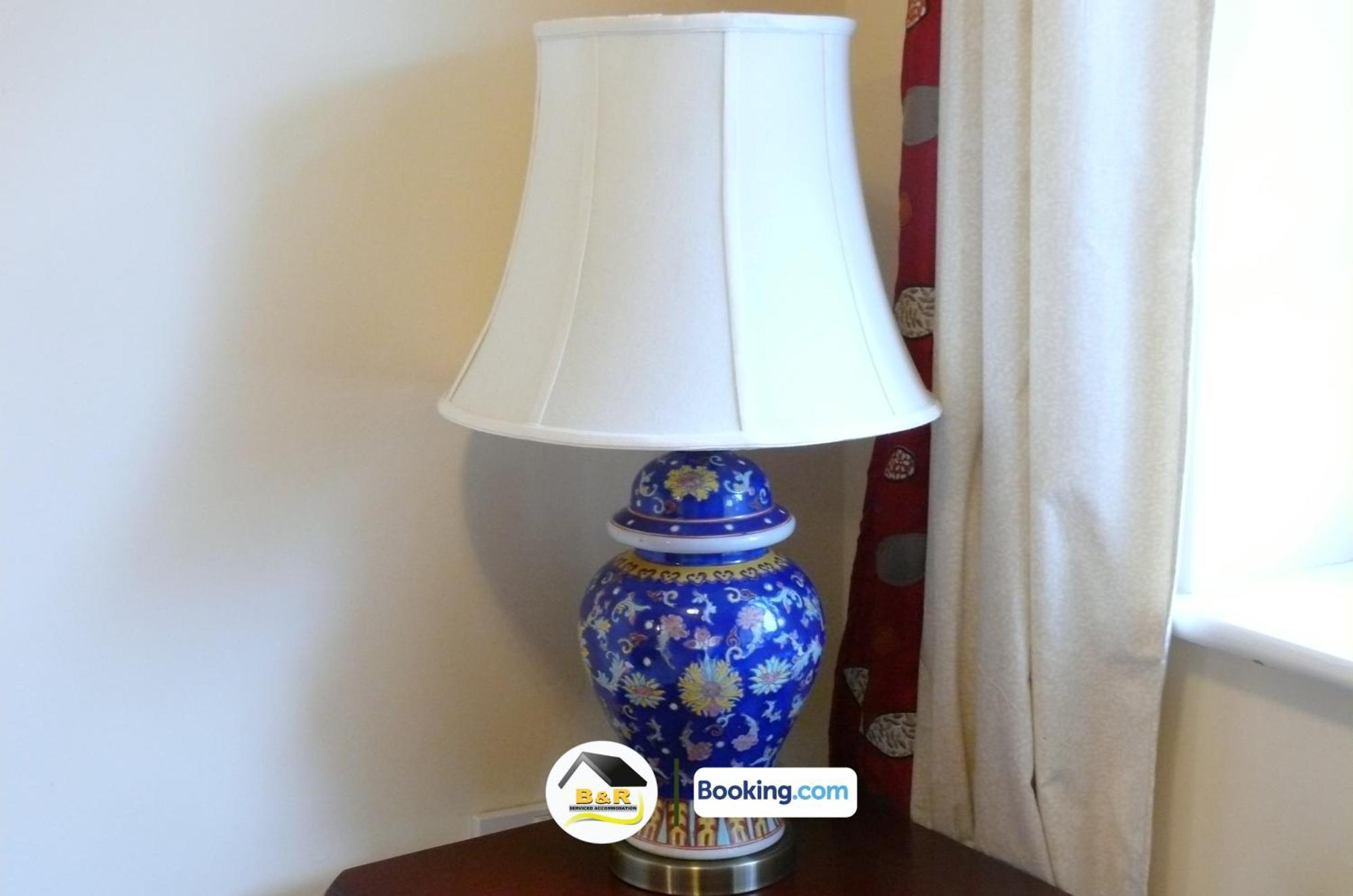 3 Bedroom House By B And R Serviced Accommodation Amesbury With Super Fast Wi-Fi 145Mbps Экстерьер фото