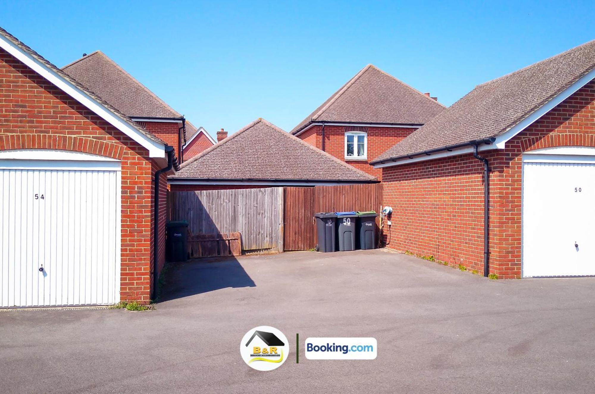3 Bedroom House By B And R Serviced Accommodation Amesbury With Super Fast Wi-Fi 145Mbps Экстерьер фото