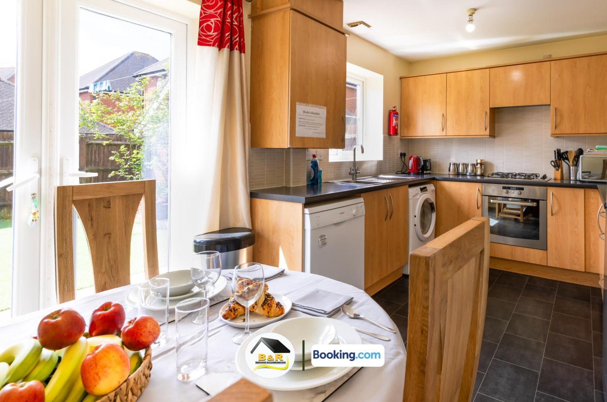 3 Bedroom House By B And R Serviced Accommodation Amesbury With Super Fast Wi-Fi 145Mbps Экстерьер фото