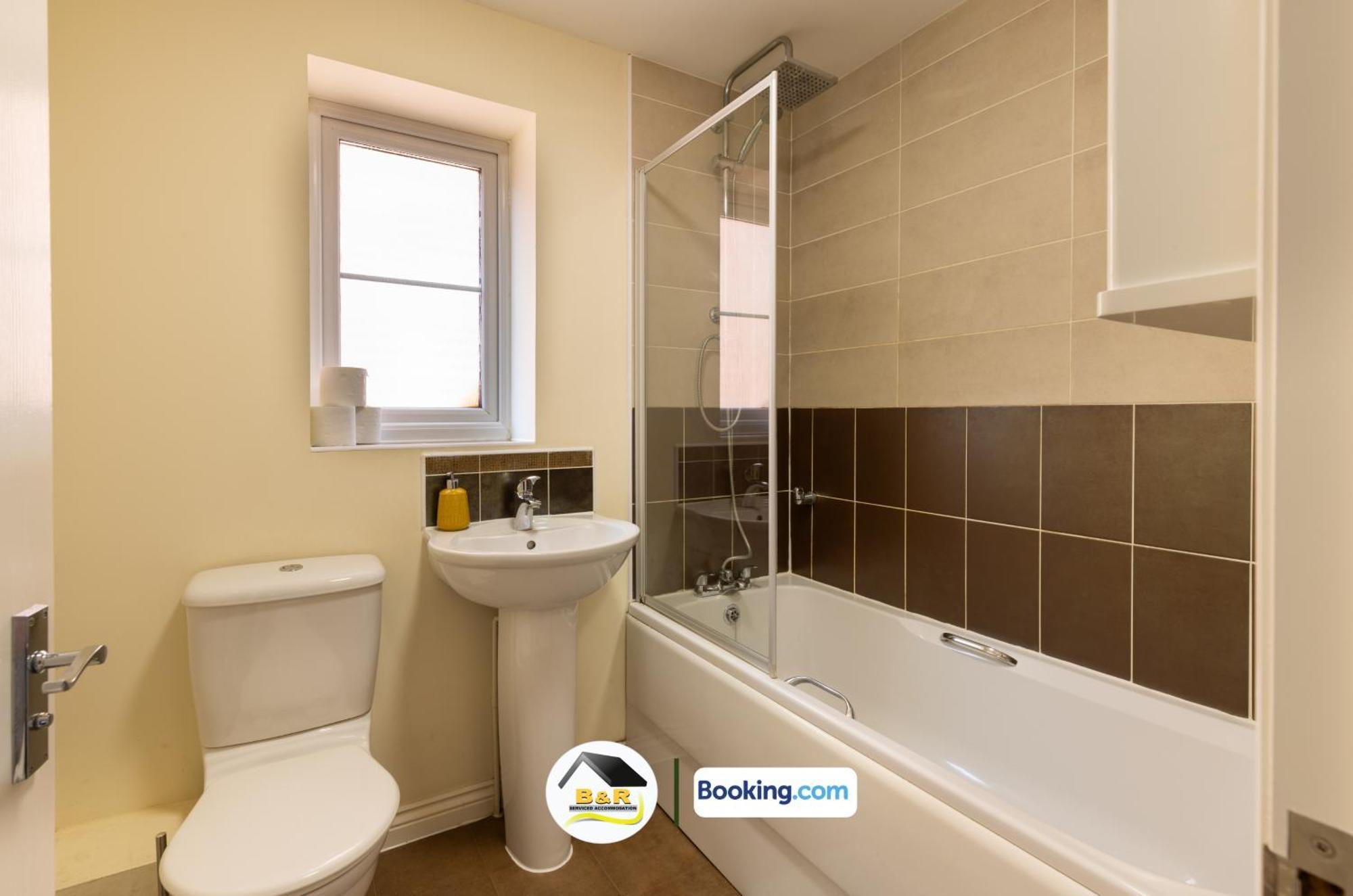 3 Bedroom House By B And R Serviced Accommodation Amesbury With Super Fast Wi-Fi 145Mbps Экстерьер фото